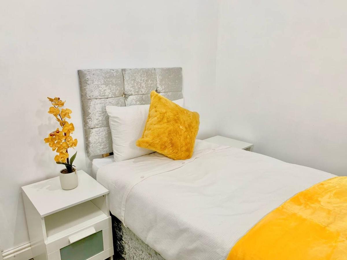 Отель Kunda House Sparkbrook Бирмингем Экстерьер фото
